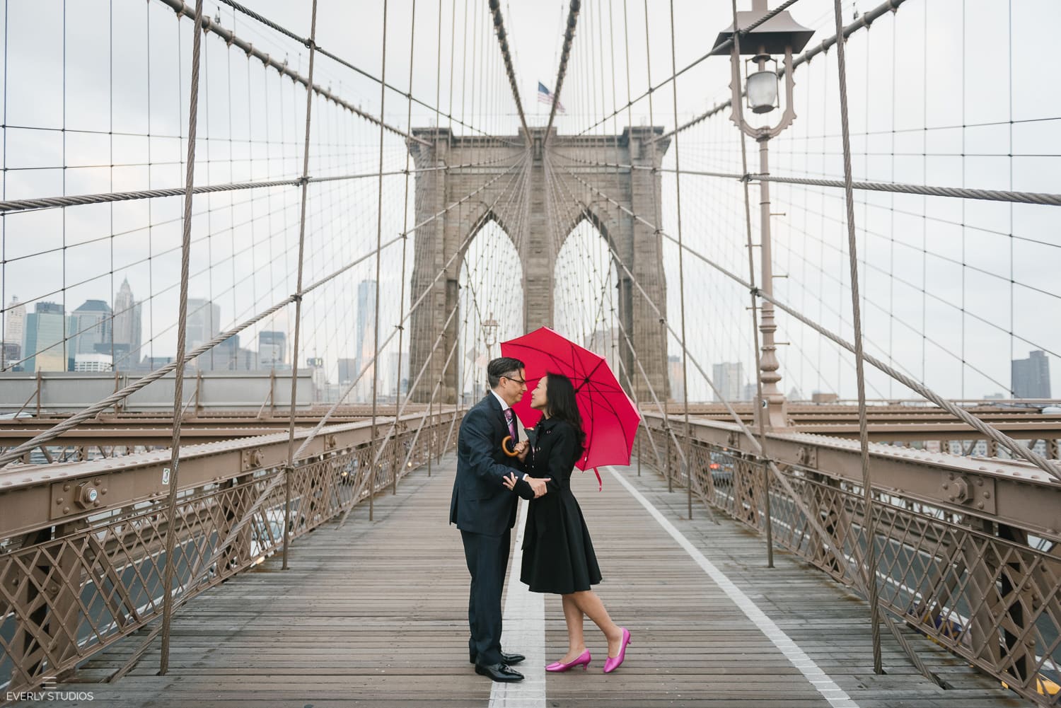 Brooklyn Bridge engagement photos. Photos by New York wedding photographer Everly Studios, www.everlystudios.com