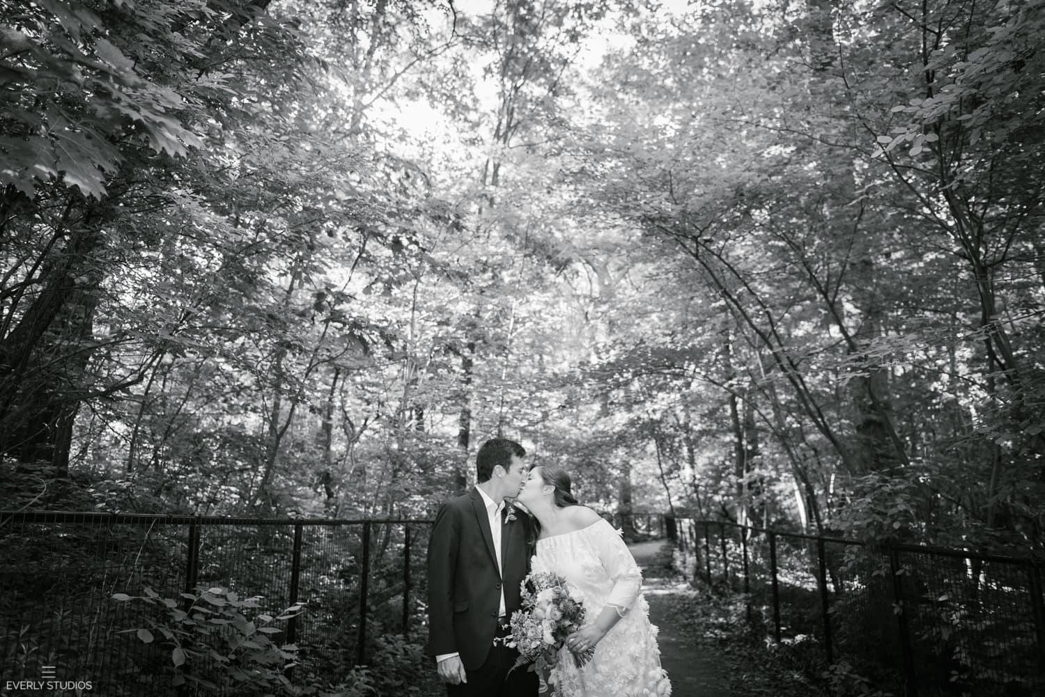 Prospect Park wedding photos in Brooklyn. Photos by Brooklyn wedding photographer Everly Studios, www.everlystudios.com