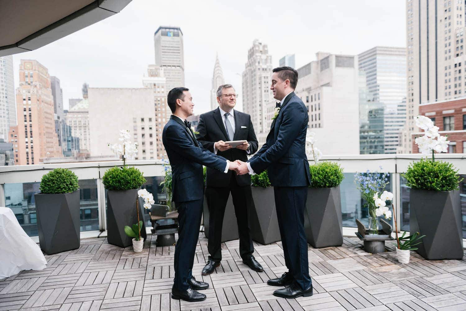 Where to elope in NYC: the best small wedding venues for New York elopements. Photos by NYC wedding photographer Everly Studios
